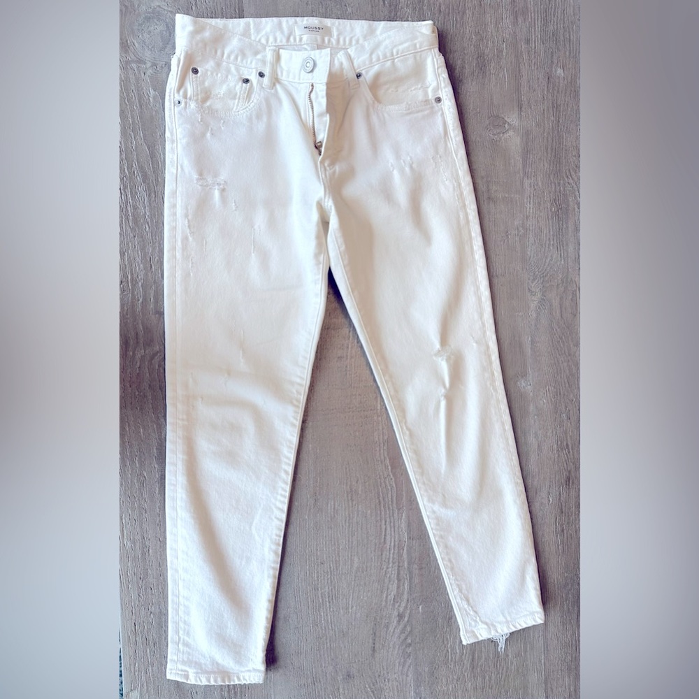 Moussy distressed white jeans